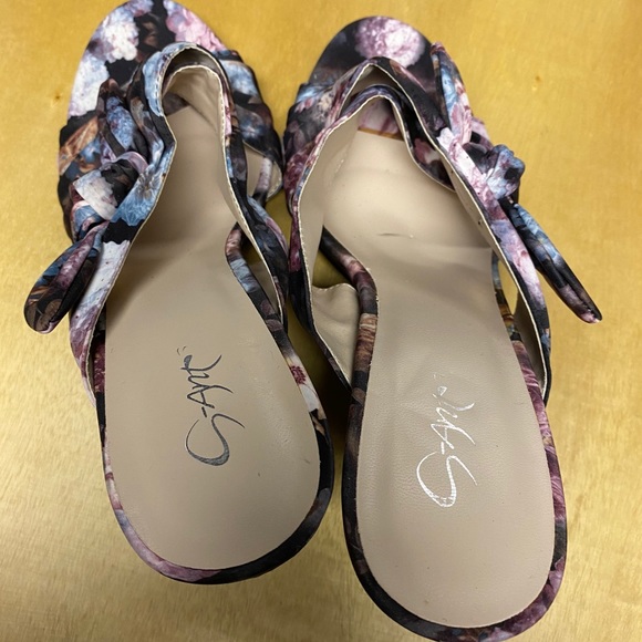 Ladies floral heels size 9 - Picture 2 of 4